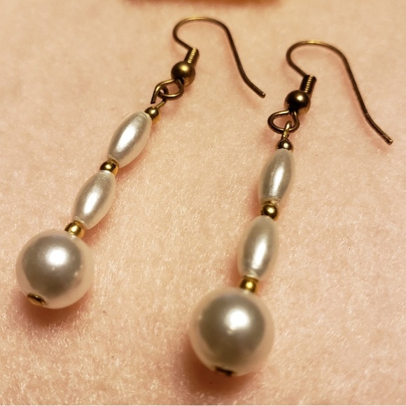 NWT Handcrafted Pearl Earrings - Picture 1 of 3